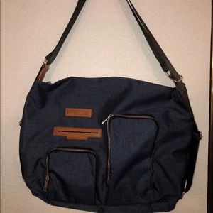 beautiful travel bag.